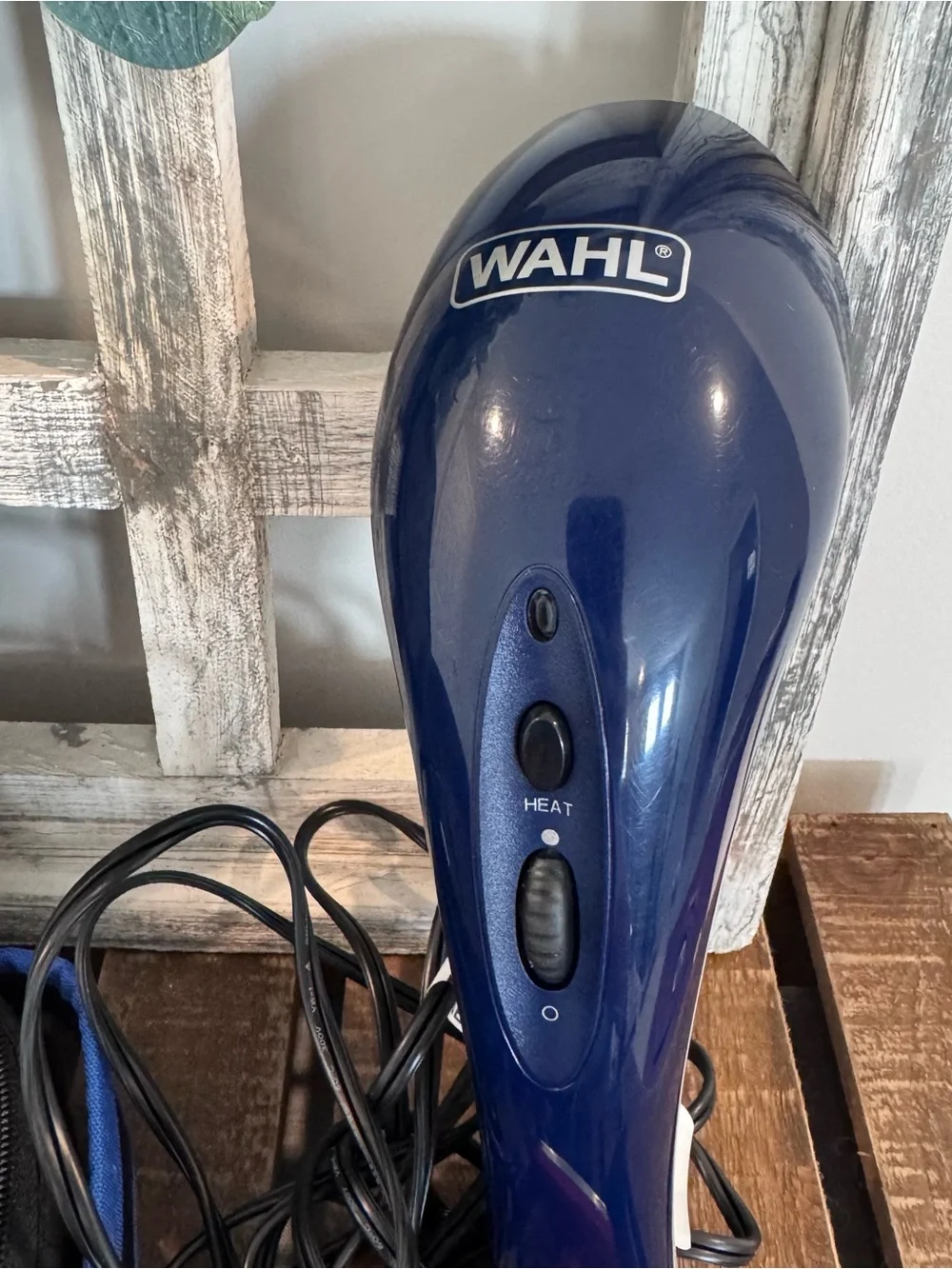 Wahl Handheld Massager with Blue Body and Black Case